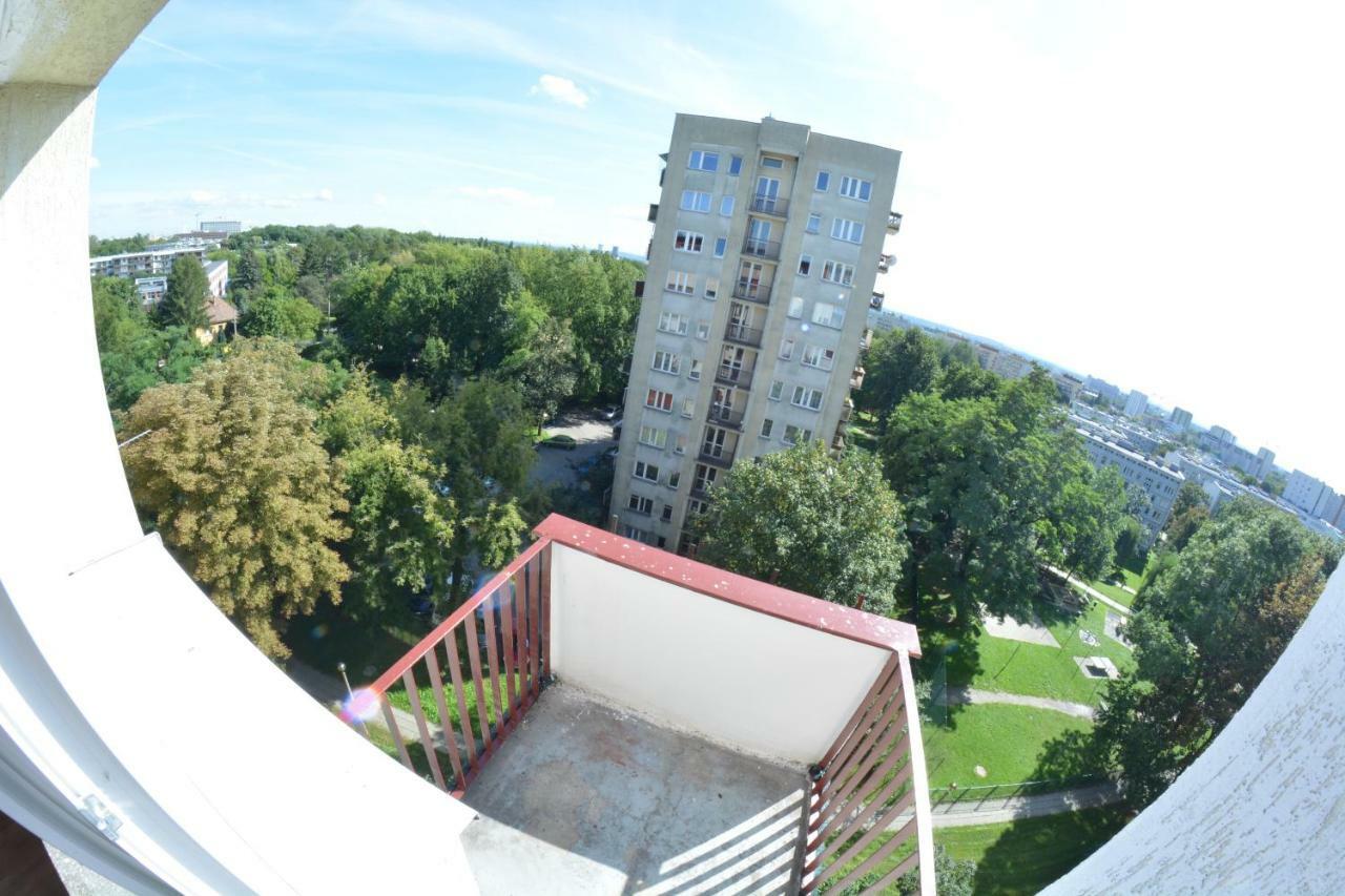 Ferienwohnung Ul. Ugorek Kolo Areny Krakau Exterior foto